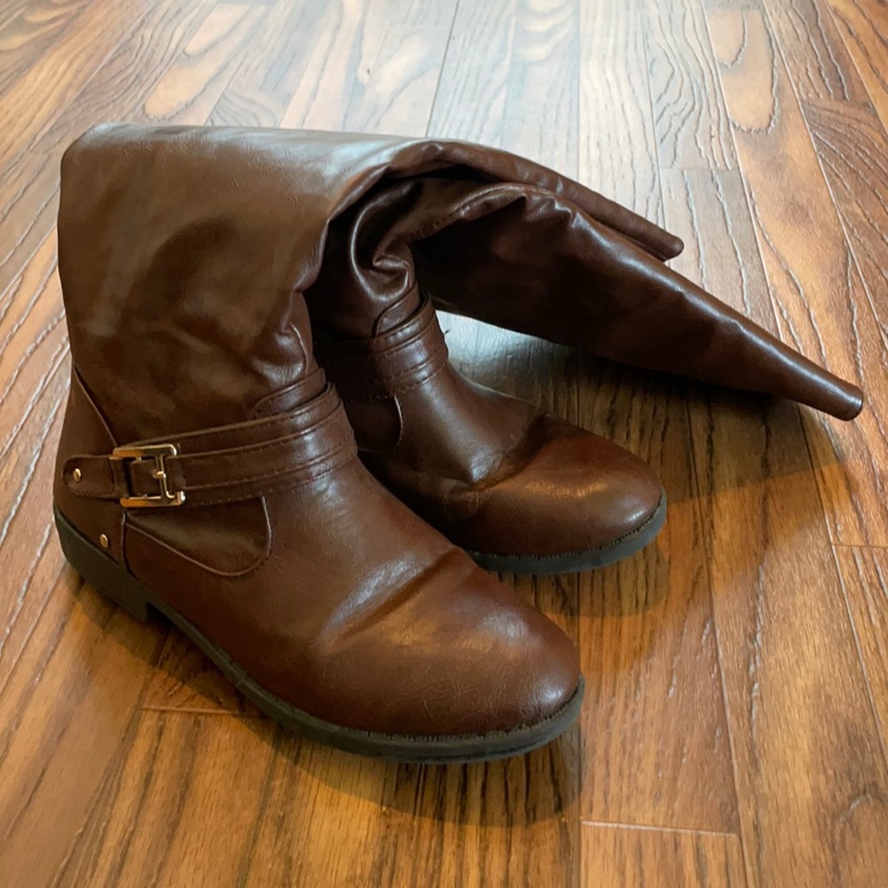 Brown size 7.5 tall riding boots
